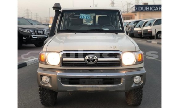 Buy Import Toyota Land Cruiser White Car in Import - Dubai in Central Buy Import Toyota Land Cruiser White Car in Import - Dubai in Central
