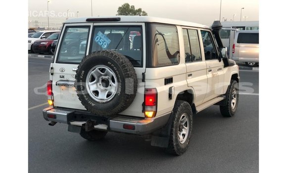 Buy Import Toyota Land Cruiser White Car in Import - Dubai in Central Buy Import Toyota Land Cruiser White Car in Import - Dubai in Central