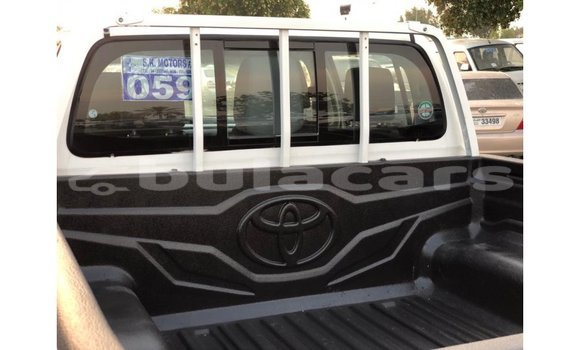 Buy Import Toyota Hilux White Car in Import - Dubai in Central Buy Import Toyota Hilux White Car in Import - Dubai in Central