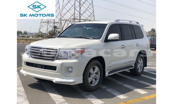 Buy Import Toyota Land Cruiser White Car in Import - Dubai in Central Buy Import Toyota Land Cruiser White Car in Import - Dubai in Central