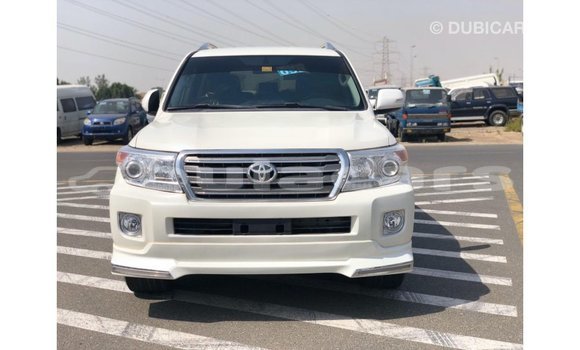 Buy Import Toyota Land Cruiser White Car in Import - Dubai in Central Buy Import Toyota Land Cruiser White Car in Import - Dubai in Central