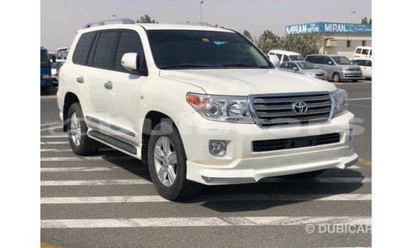 Buy Import Toyota Land Cruiser White Car in Import - Dubai in Central Buy Import Toyota Land Cruiser White Car in Import - Dubai in Central