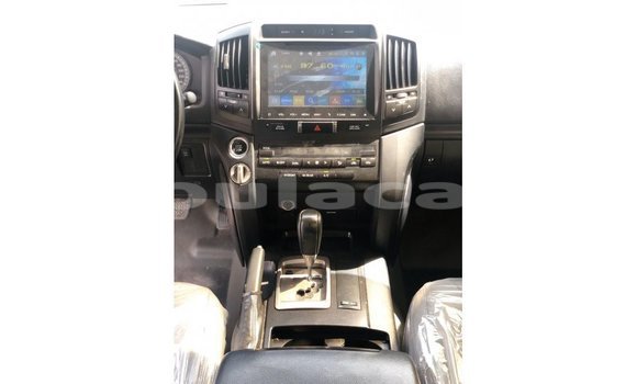 Buy Import Toyota Land Cruiser White Car in Import - Dubai in Central Buy Import Toyota Land Cruiser White Car in Import - Dubai in Central