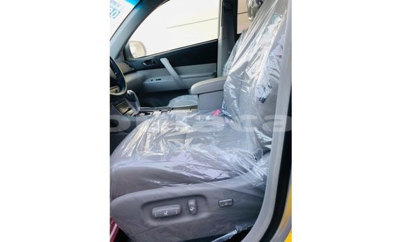 Buy Import Toyota Highlander Grey Car in Import - Dubai in Central Buy Import Toyota Highlander Grey Car in Import - Dubai in Central