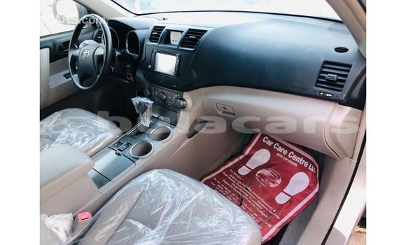 Buy Import Toyota Highlander Grey Car in Import - Dubai in Central Buy Import Toyota Highlander Grey Car in Import - Dubai in Central