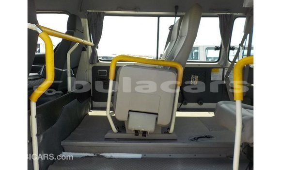 Acheter Import Voiture Toyota Hiace Blanc à Import - Dubai, Central Acheter Import Voiture Toyota Hiace Blanc à Import - Dubai, Central