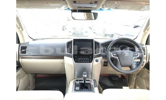 Buy Import Toyota Land Cruiser White Car in Import - Dubai in Central Buy Import Toyota Land Cruiser White Car in Import - Dubai in Central