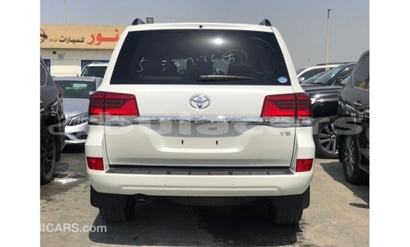 Buy Import Toyota Land Cruiser White Car in Import - Dubai in Central Buy Import Toyota Land Cruiser White Car in Import - Dubai in Central