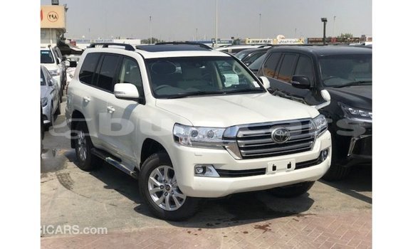 Buy Import Toyota Land Cruiser White Car in Import - Dubai in Central Buy Import Toyota Land Cruiser White Car in Import - Dubai in Central
