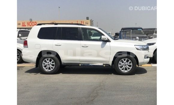 Buy Import Toyota Land Cruiser White Car in Import - Dubai in Central Buy Import Toyota Land Cruiser White Car in Import - Dubai in Central