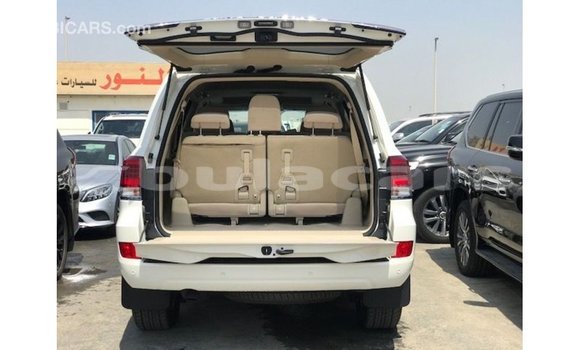Buy Import Toyota Land Cruiser White Car in Import - Dubai in Central Buy Import Toyota Land Cruiser White Car in Import - Dubai in Central