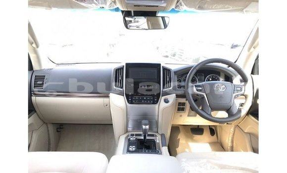 Buy Import Toyota Land Cruiser White Car in Import - Dubai in Central Buy Import Toyota Land Cruiser White Car in Import - Dubai in Central