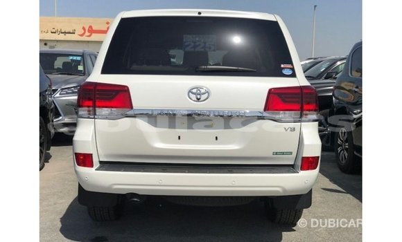 Buy Import Toyota Land Cruiser White Car in Import - Dubai in Central Buy Import Toyota Land Cruiser White Car in Import - Dubai in Central