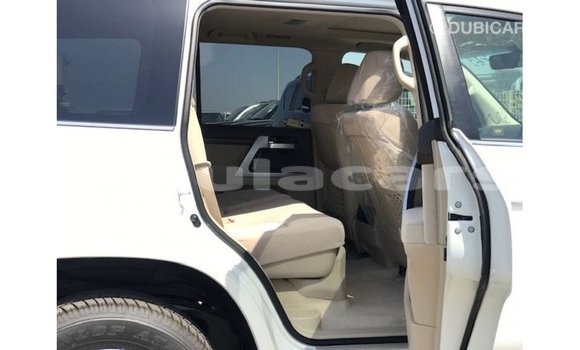 Buy Import Toyota Land Cruiser White Car in Import - Dubai in Central Buy Import Toyota Land Cruiser White Car in Import - Dubai in Central
