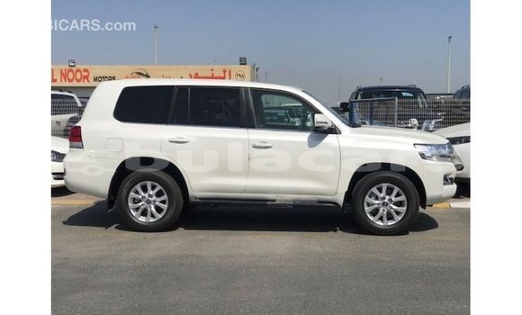 Buy Import Toyota Land Cruiser White Car in Import - Dubai in Central Buy Import Toyota Land Cruiser White Car in Import - Dubai in Central