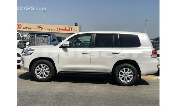 Buy Import Toyota Land Cruiser White Car in Import - Dubai in Central Buy Import Toyota Land Cruiser White Car in Import - Dubai in Central