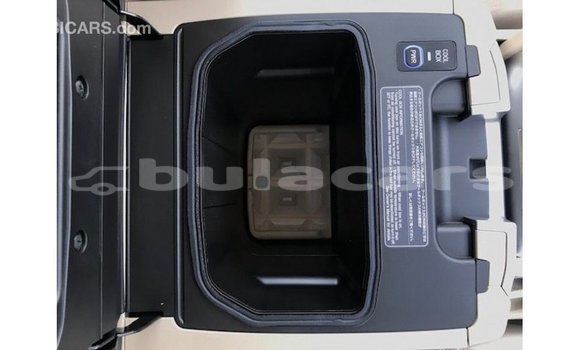 Buy Import Toyota Land Cruiser White Car in Import - Dubai in Central Buy Import Toyota Land Cruiser White Car in Import - Dubai in Central