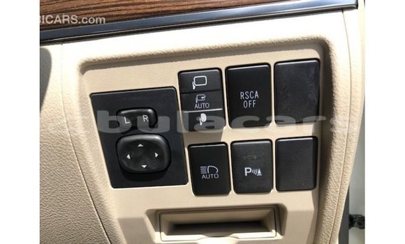 Buy Import Toyota Land Cruiser White Car in Import - Dubai in Central Buy Import Toyota Land Cruiser White Car in Import - Dubai in Central