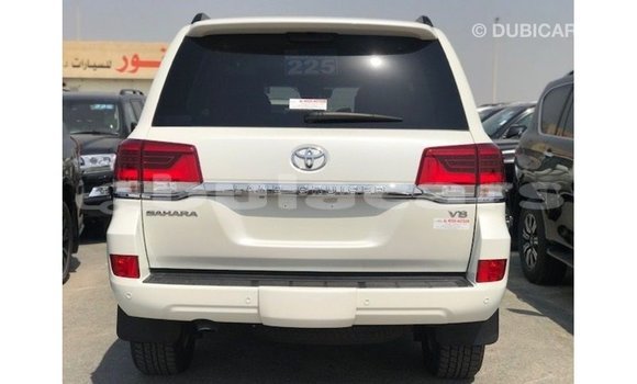 Buy Import Toyota Land Cruiser White Car in Import - Dubai in Central Buy Import Toyota Land Cruiser White Car in Import - Dubai in Central