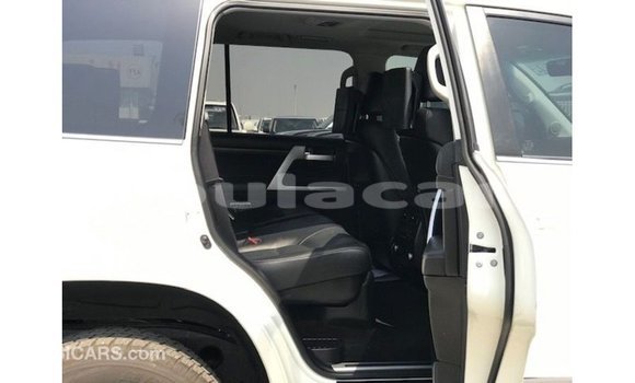 Buy Import Toyota Land Cruiser White Car in Import - Dubai in Central Buy Import Toyota Land Cruiser White Car in Import - Dubai in Central