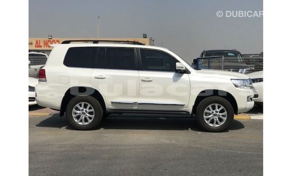 Buy Import Toyota Land Cruiser White Car in Import - Dubai in Central Buy Import Toyota Land Cruiser White Car in Import - Dubai in Central