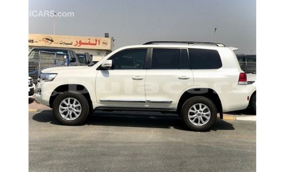 Buy Import Toyota Land Cruiser White Car in Import - Dubai in Central Buy Import Toyota Land Cruiser White Car in Import - Dubai in Central