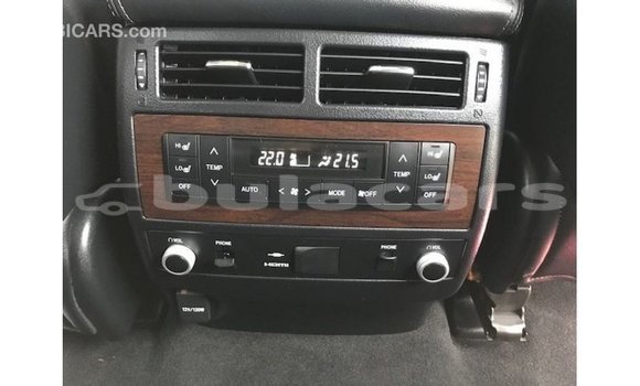 Buy Import Toyota Land Cruiser White Car in Import - Dubai in Central Buy Import Toyota Land Cruiser White Car in Import - Dubai in Central