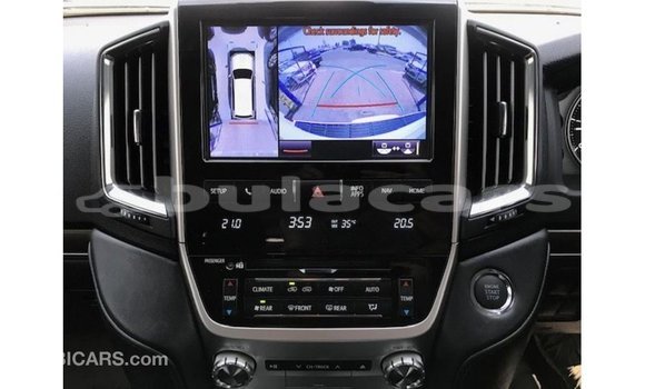 Buy Import Toyota Land Cruiser White Car in Import - Dubai in Central Buy Import Toyota Land Cruiser White Car in Import - Dubai in Central