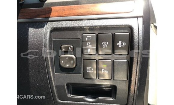 Buy Import Toyota Land Cruiser White Car in Import - Dubai in Central Buy Import Toyota Land Cruiser White Car in Import - Dubai in Central