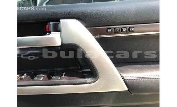 Buy Import Toyota Land Cruiser White Car in Import - Dubai in Central Buy Import Toyota Land Cruiser White Car in Import - Dubai in Central