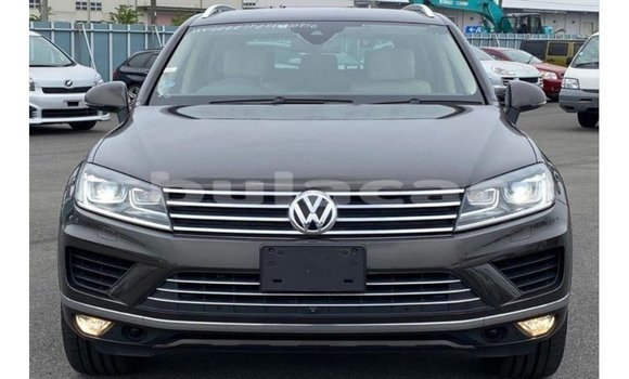 Buy Import Volkswagen Touareg Grey Car in Import - Dubai in Central