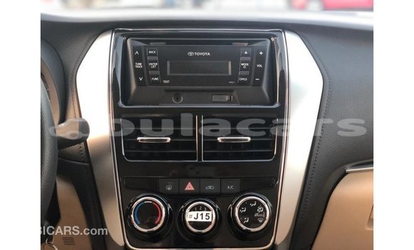 Acheter Import Voiture Toyota Yaris Gris à Import - Dubai, Central Acheter Import Voiture Toyota Yaris Gris à Import - Dubai, Central