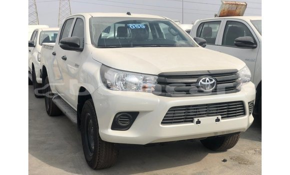 Acheter Import Voiture Toyota Hilux Blanc à Import - Dubai, Central Acheter Import Voiture Toyota Hilux Blanc à Import - Dubai, Central