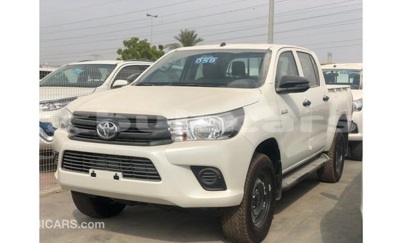 Acheter Import Voiture Toyota Hilux Blanc à Import - Dubai, Central Acheter Import Voiture Toyota Hilux Blanc à Import - Dubai, Central