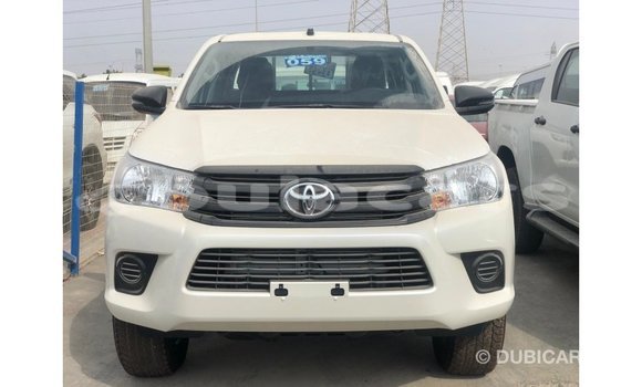 Acheter Import Voiture Toyota Hilux Blanc à Import - Dubai, Central Acheter Import Voiture Toyota Hilux Blanc à Import - Dubai, Central