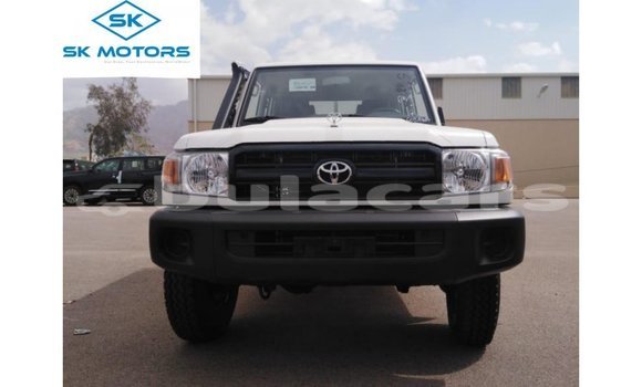 Buy Import Toyota Land Cruiser White Car in Import - Dubai in Central Buy Import Toyota Land Cruiser White Car in Import - Dubai in Central