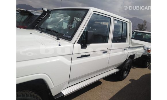 Buy Import Toyota Land Cruiser White Car in Import - Dubai in Central Buy Import Toyota Land Cruiser White Car in Import - Dubai in Central