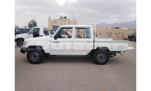 Buy Import Toyota Land Cruiser White Car in Import - Dubai in Central Buy Import Toyota Land Cruiser White Car in Import - Dubai in Central