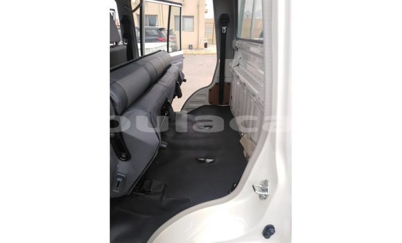 Buy Import Toyota Land Cruiser White Car in Import - Dubai in Central Buy Import Toyota Land Cruiser White Car in Import - Dubai in Central