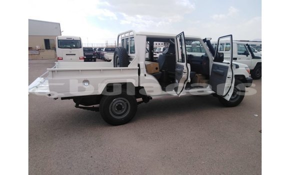 Buy Import Toyota Land Cruiser White Car in Import - Dubai in Central Buy Import Toyota Land Cruiser White Car in Import - Dubai in Central