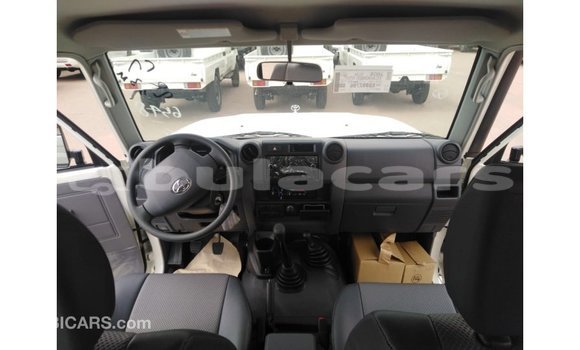 Buy Import Toyota Land Cruiser White Car in Import - Dubai in Central Buy Import Toyota Land Cruiser White Car in Import - Dubai in Central