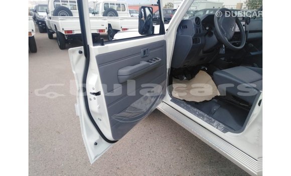Buy Import Toyota Land Cruiser White Car in Import - Dubai in Central Buy Import Toyota Land Cruiser White Car in Import - Dubai in Central