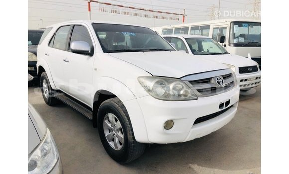 Acheter Import Voiture Toyota Fortuner Blanc à Import - Dubai, Central Acheter Import Voiture Toyota Fortuner Blanc à Import - Dubai, Central