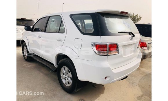 Acheter Import Voiture Toyota Fortuner Blanc à Import - Dubai, Central Acheter Import Voiture Toyota Fortuner Blanc à Import - Dubai, Central