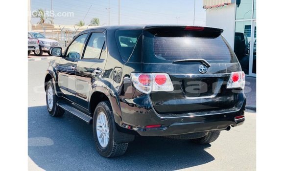 Acheter Import Voiture Toyota Fortuner Noir à Import - Dubai, Central Acheter Import Voiture Toyota Fortuner Noir à Import - Dubai, Central