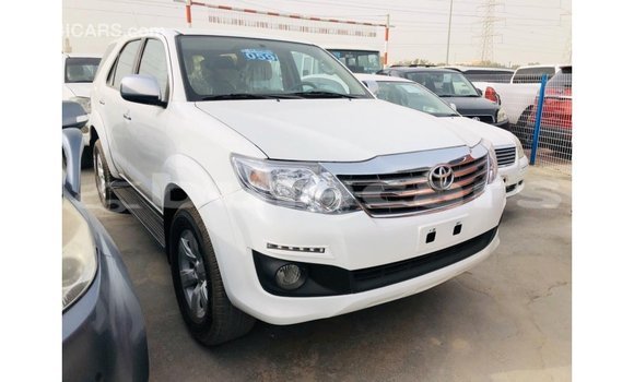 Acheter Import Voiture Toyota Fortuner Blanc à Import - Dubai, Central Acheter Import Voiture Toyota Fortuner Blanc à Import - Dubai, Central
