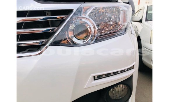 Acheter Import Voiture Toyota Fortuner Blanc à Import - Dubai, Central Acheter Import Voiture Toyota Fortuner Blanc à Import - Dubai, Central