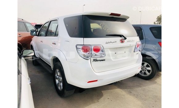 Acheter Import Voiture Toyota Fortuner Blanc à Import - Dubai, Central Acheter Import Voiture Toyota Fortuner Blanc à Import - Dubai, Central