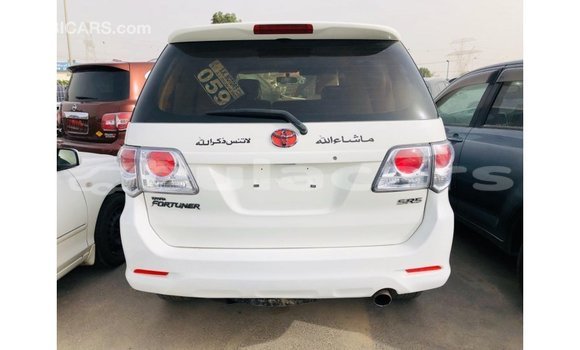 Acheter Import Voiture Toyota Fortuner Blanc à Import - Dubai, Central Acheter Import Voiture Toyota Fortuner Blanc à Import - Dubai, Central