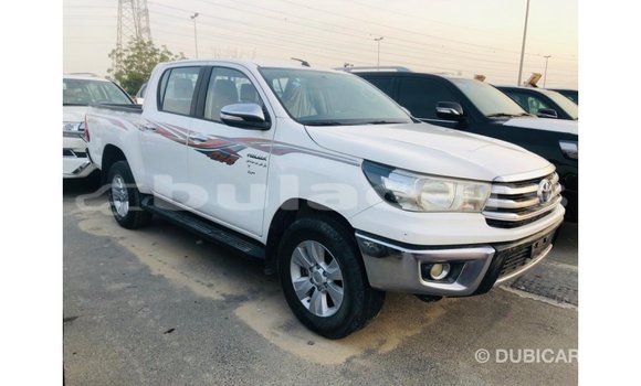Acheter Import Voiture Toyota Hilux Blanc à Import - Dubai, Central Acheter Import Voiture Toyota Hilux Blanc à Import - Dubai, Central